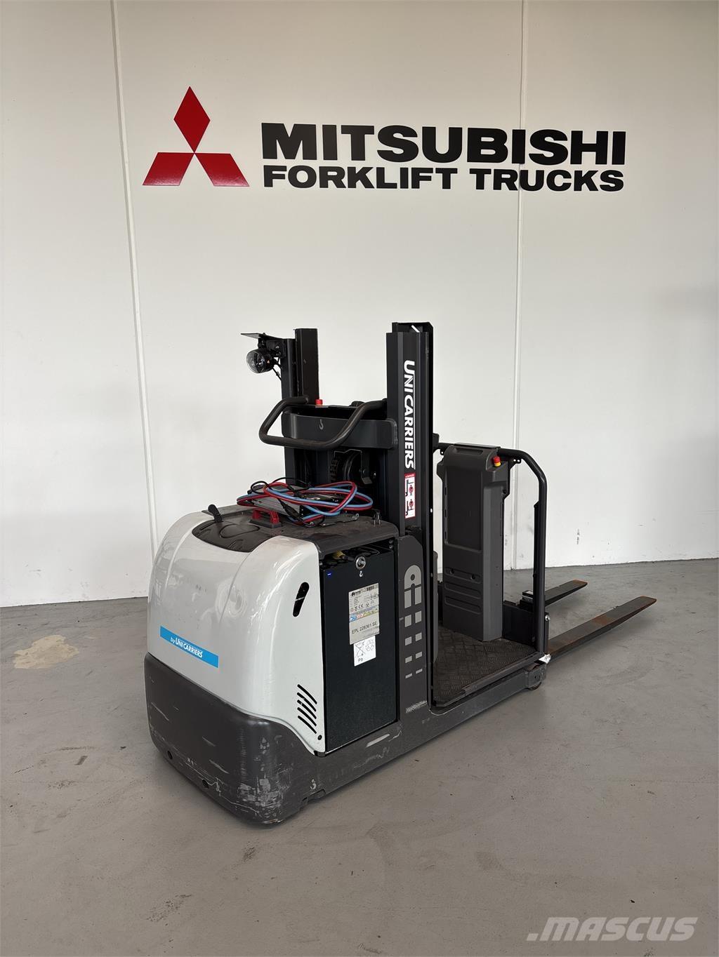 UniCarriers EPL100 Περονοφόρο ανυψωτικό συλλογής παραγγελιών μικρού ύψους