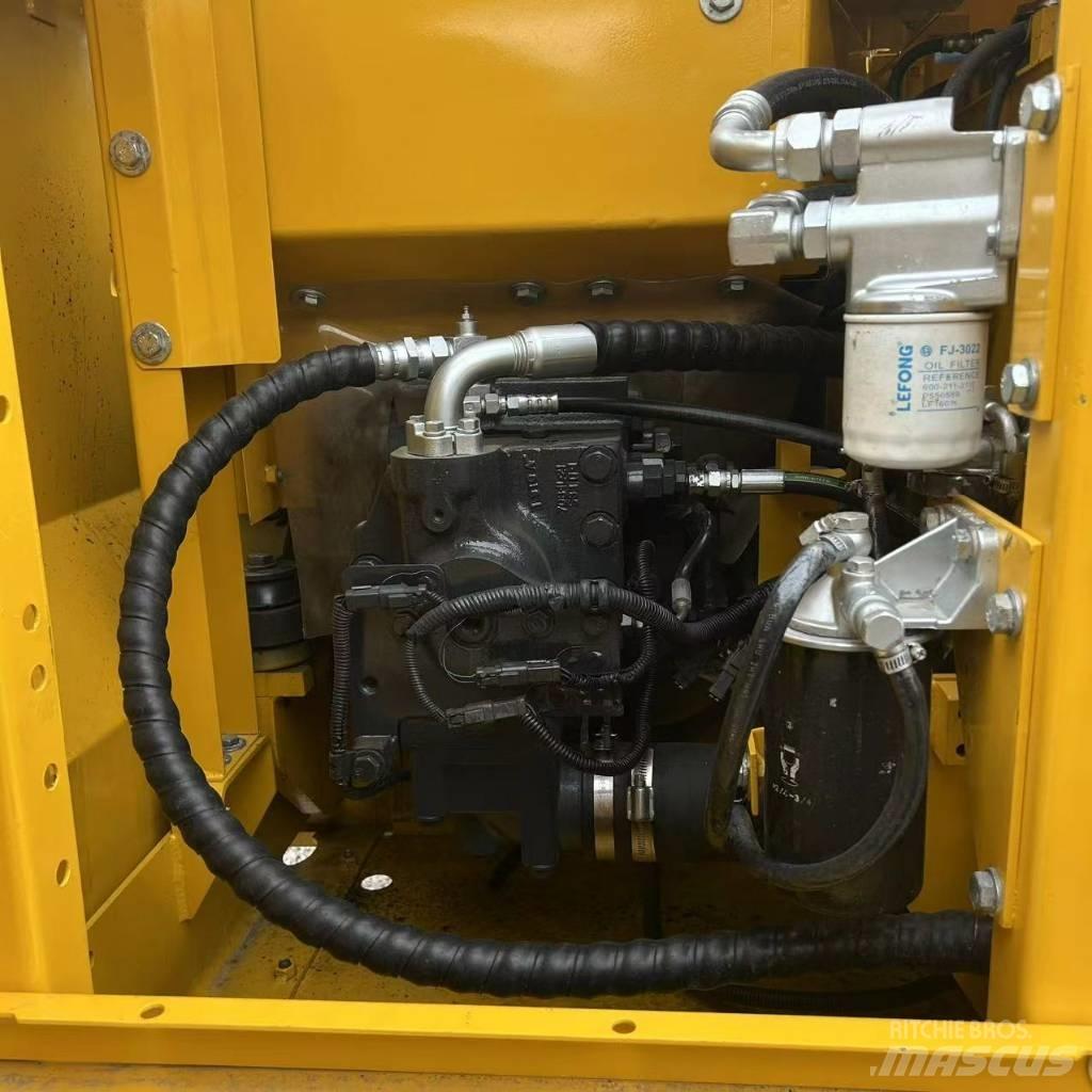 Komatsu 130-7 Εκσκαφείς με ερπύστριες