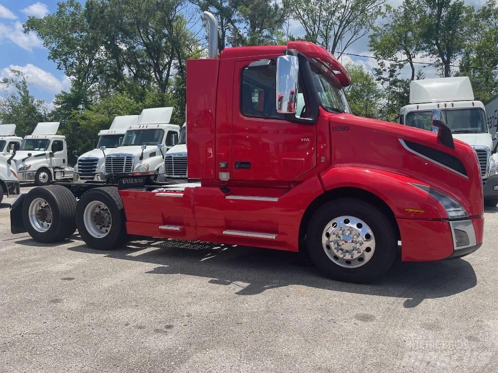 Volvo VNL64T300 Τράκτορες