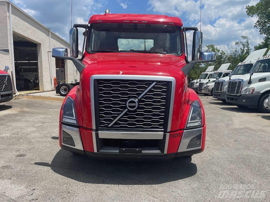 Volvo VNL64T300 Τράκτορες
