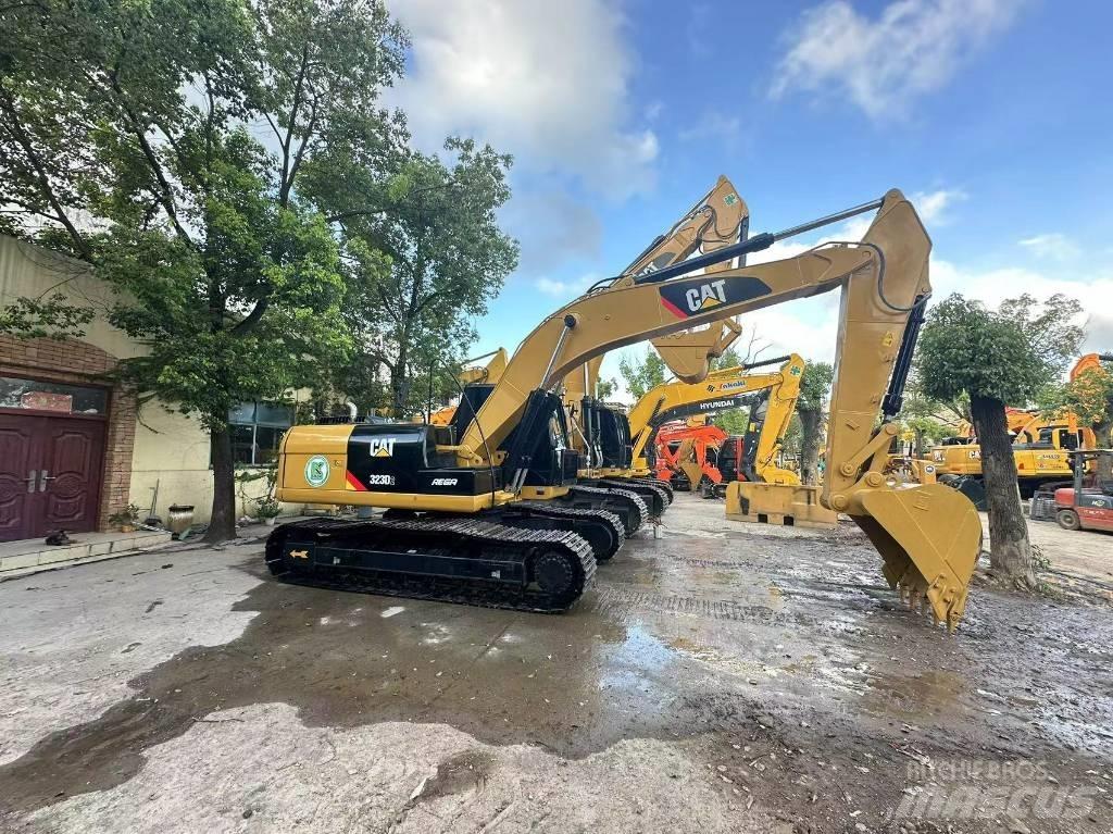 CAT 323 D Εκσκαφείς με ερπύστριες