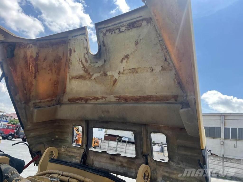 CAT PS 300B Κύλινδροι με επίσωτρα με αέρα