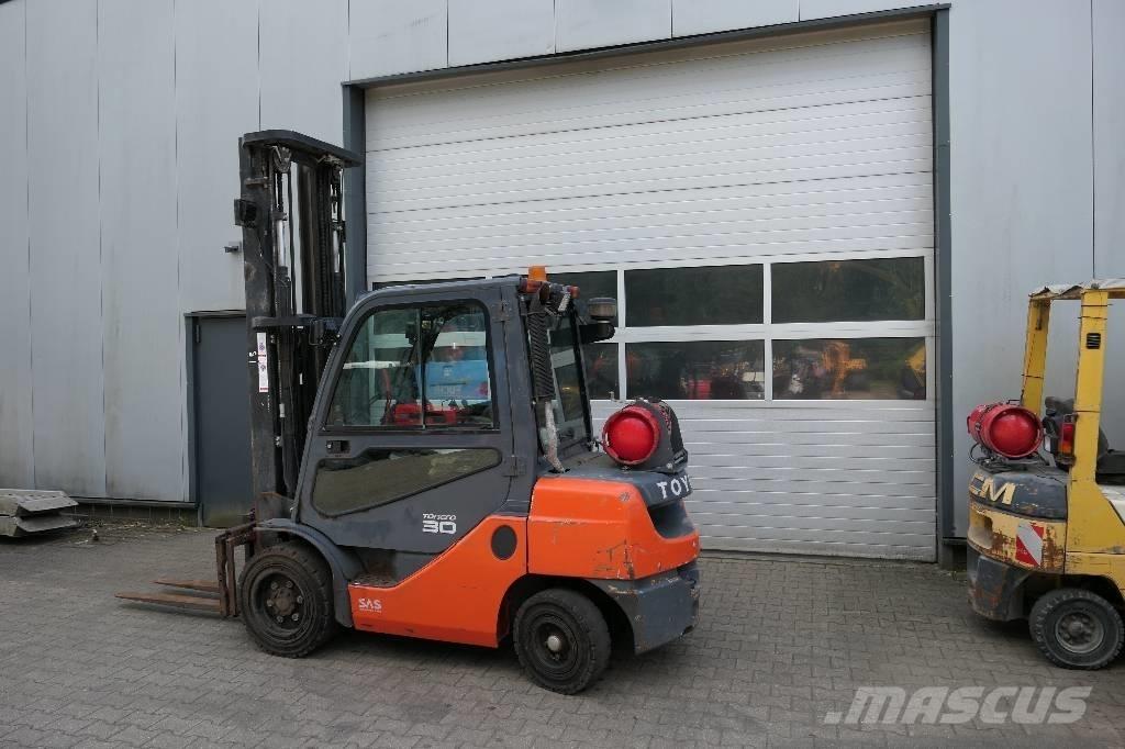 Toyota 02-8 FGF 30 Περονοφόρα ανυψωτικά κλαρκ με φυσικό αέριο LPG