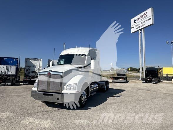 Kenworth T880 Τράκτορες