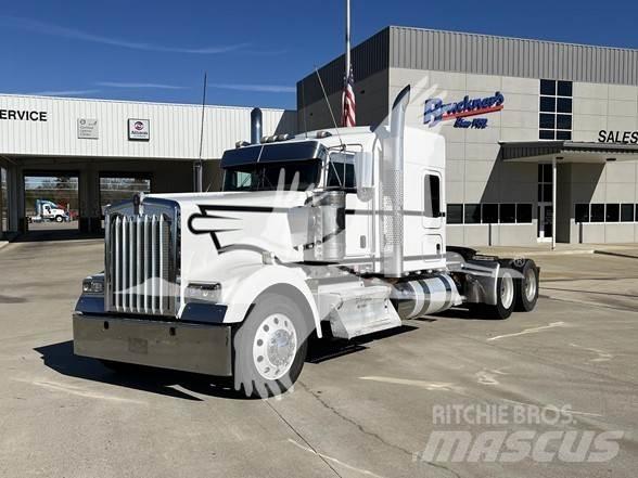 Kenworth W900 Τράκτορες