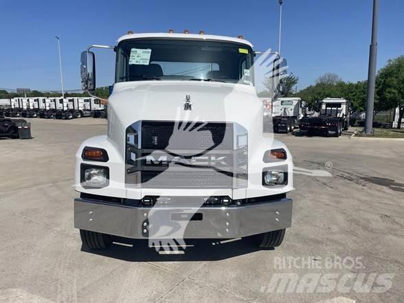 Mack MD6 Τράκτορες