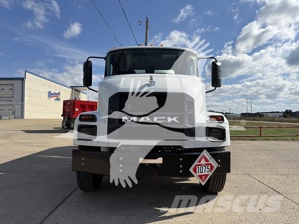 Mack MD7 Κατασκευές - Άλλα