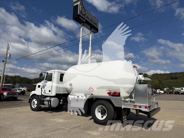 Mack MD7 Κατασκευές - Άλλα