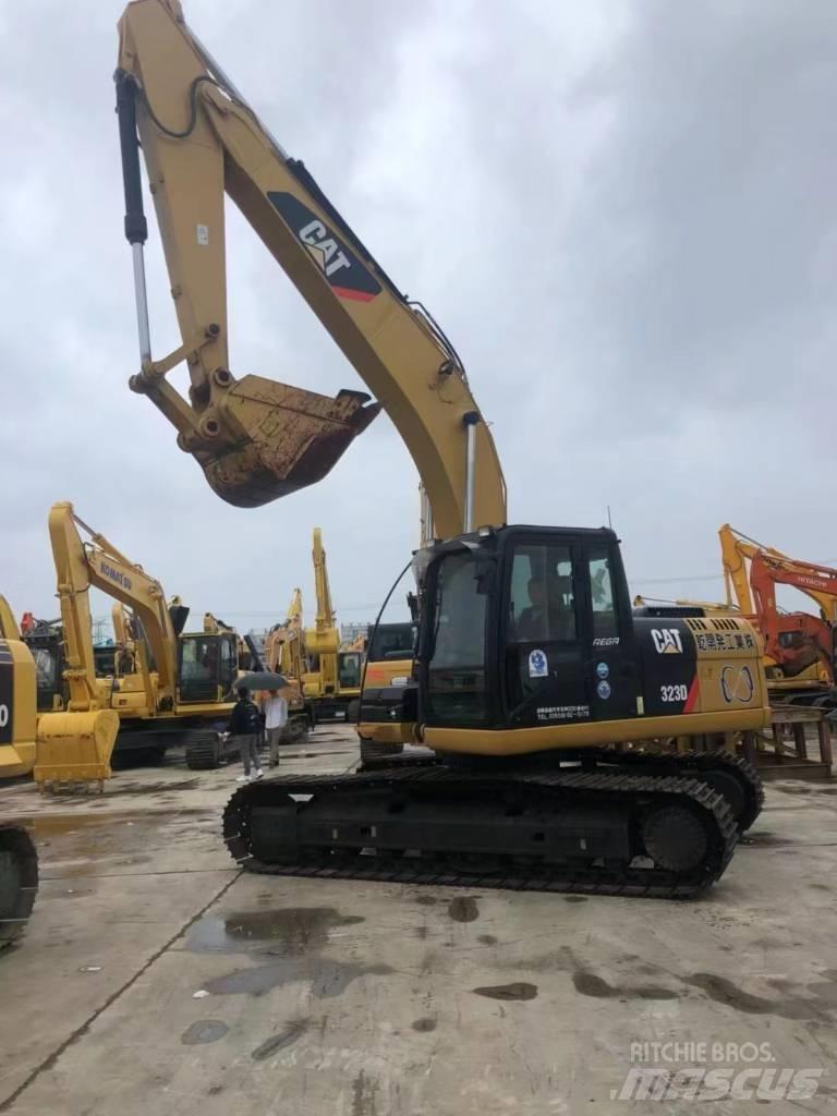 CAT 323 D Εκσκαφείς με ερπύστριες
