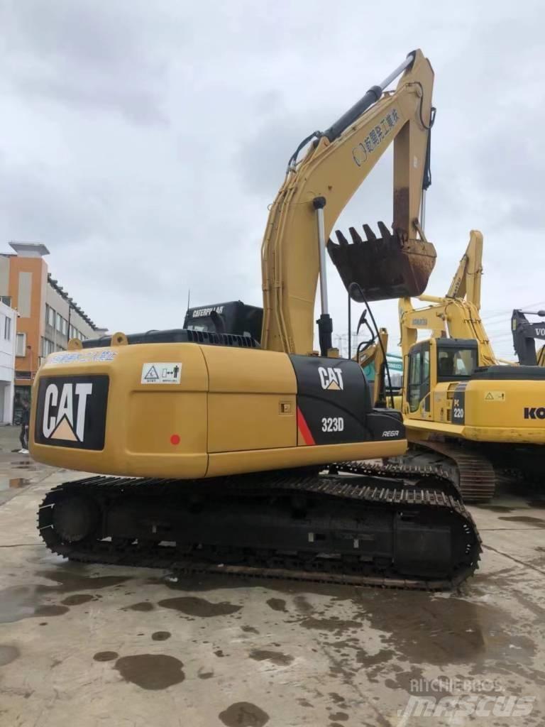 CAT 323 D Εκσκαφείς με ερπύστριες
