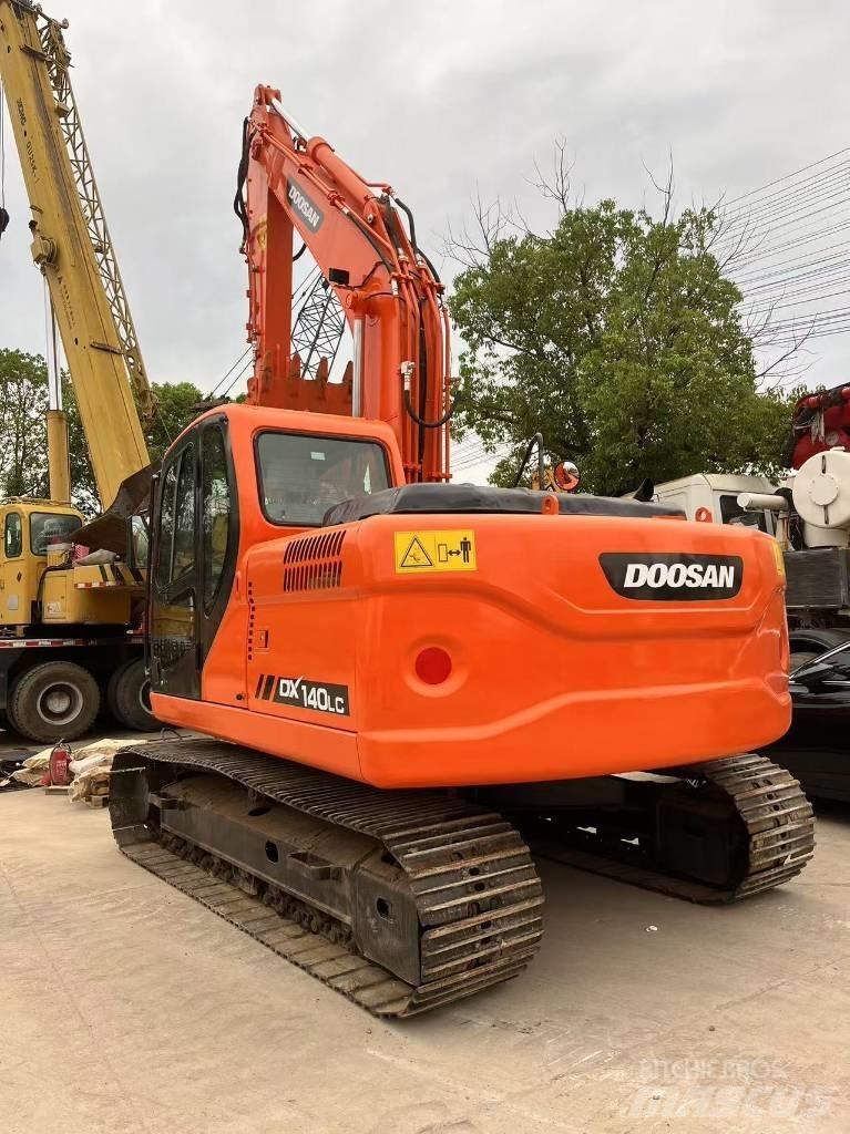 Doosan DX 140 Εκσκαφείς με ερπύστριες