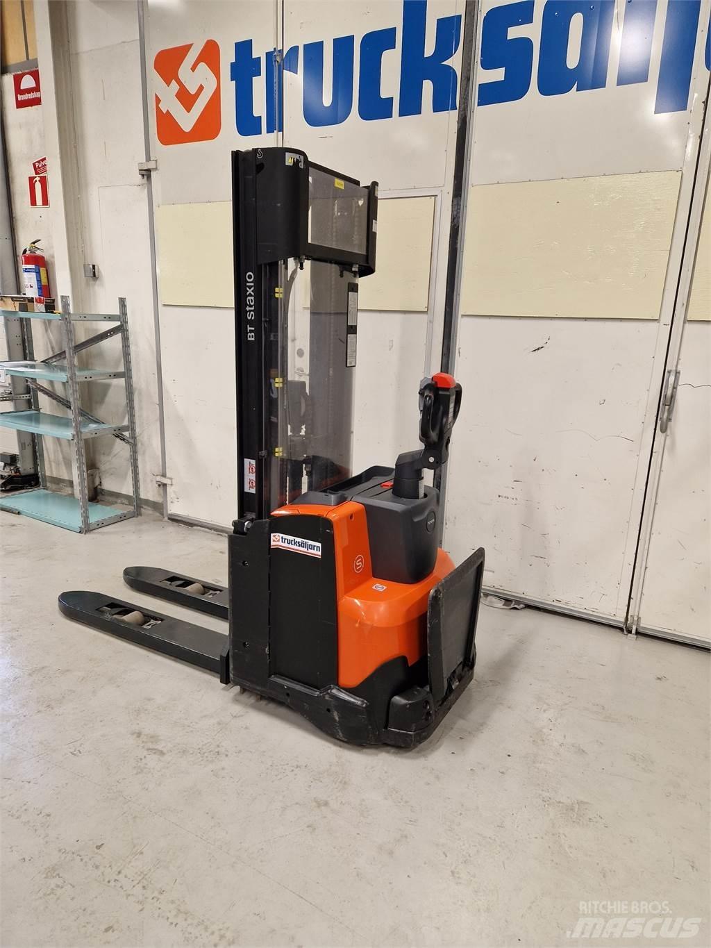 Toyota SWE120L Παλετοφόρα πεζού χειριστή με ιστό