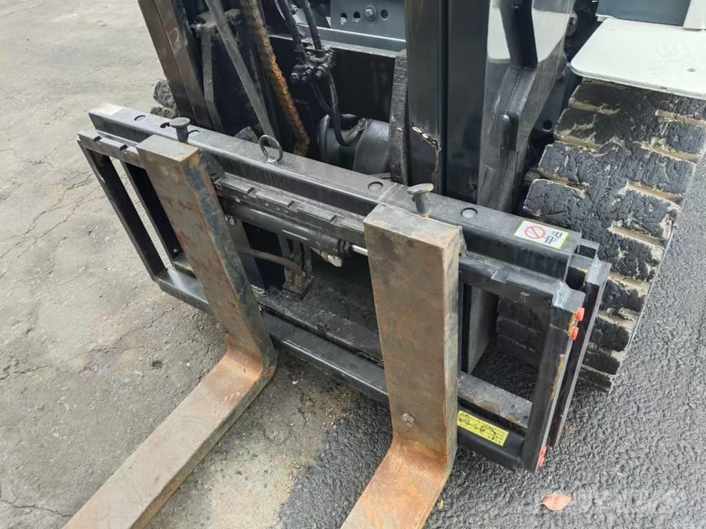 TCM 3t Πετρελαιοκίνητα Κλαρκ