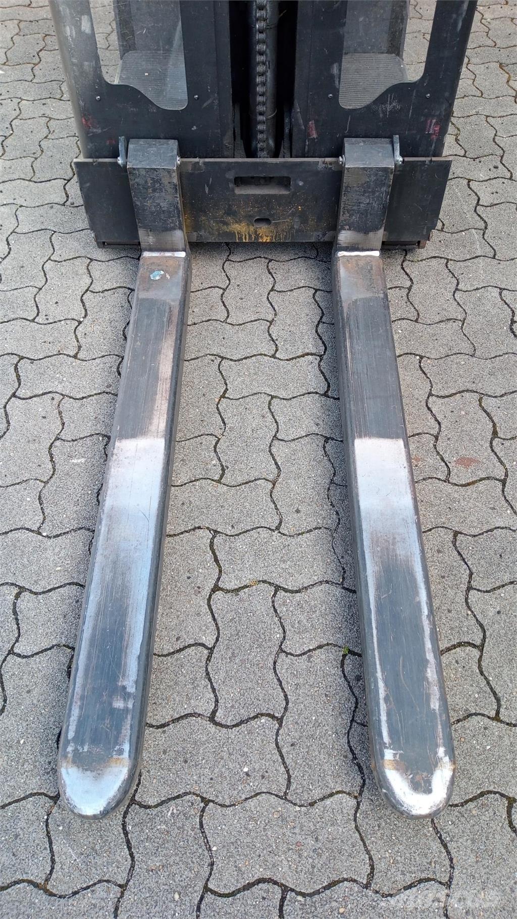 Toyota OSE100 Ηλεκτρικά παλετοφόρα με ιστό