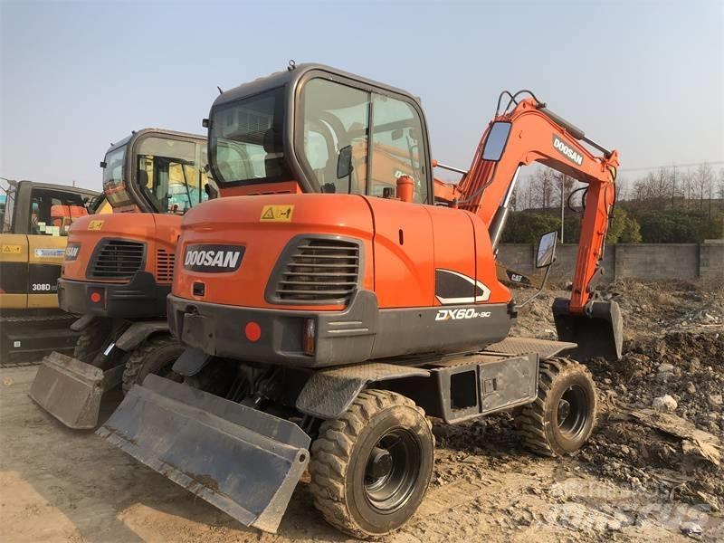 Doosan DX60 Εκσκαφείς με ερπύστριες
