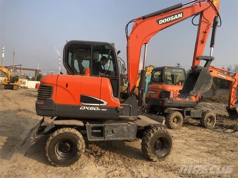 Doosan DX60 Εκσκαφείς με ερπύστριες