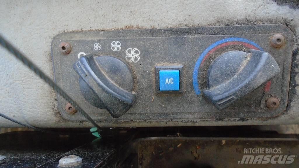 CAT 553 C Κοπτικά ξυλείας
