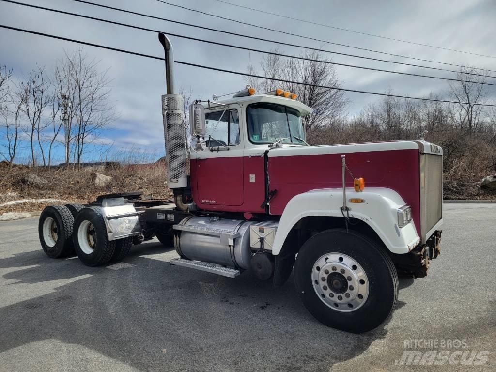 Mack RW613 Τράκτορες