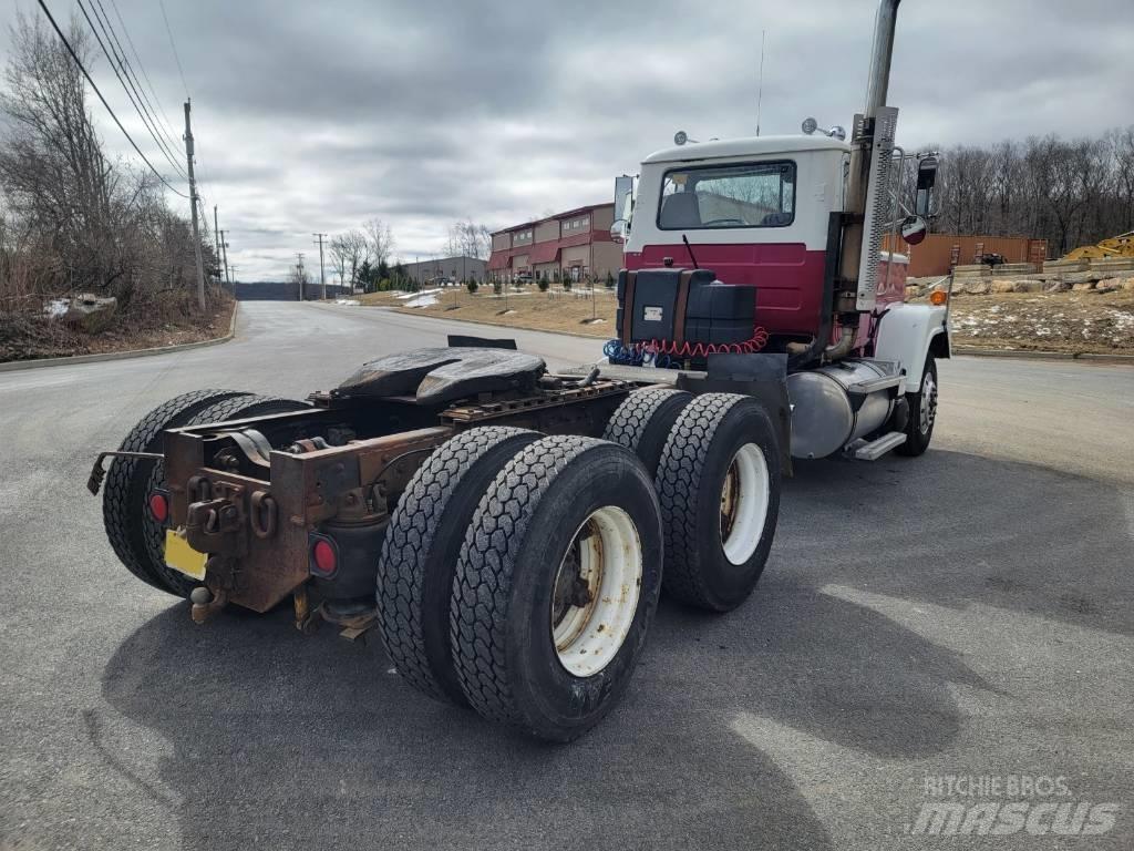 Mack RW613 Τράκτορες