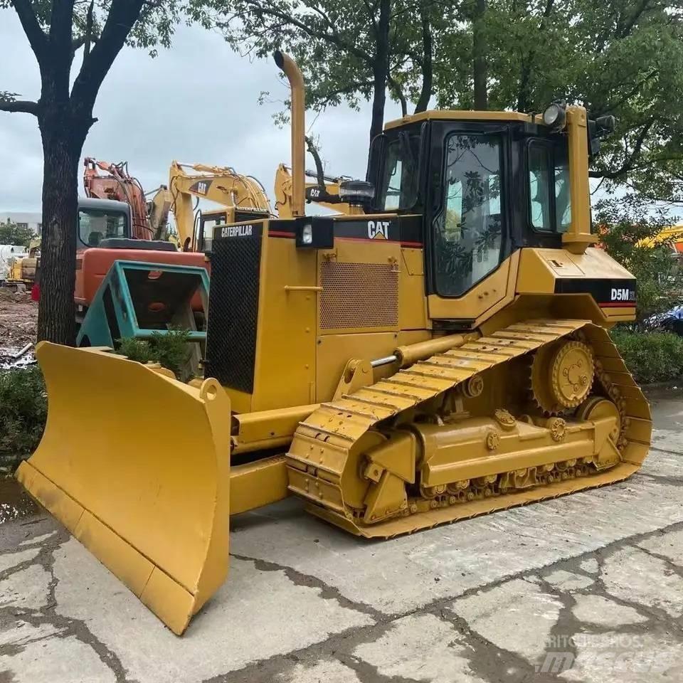 CAT D5M Μπουλντόζες με ερπύστριες