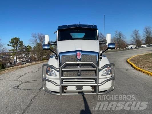 Kenworth T 680 Τράκτορες