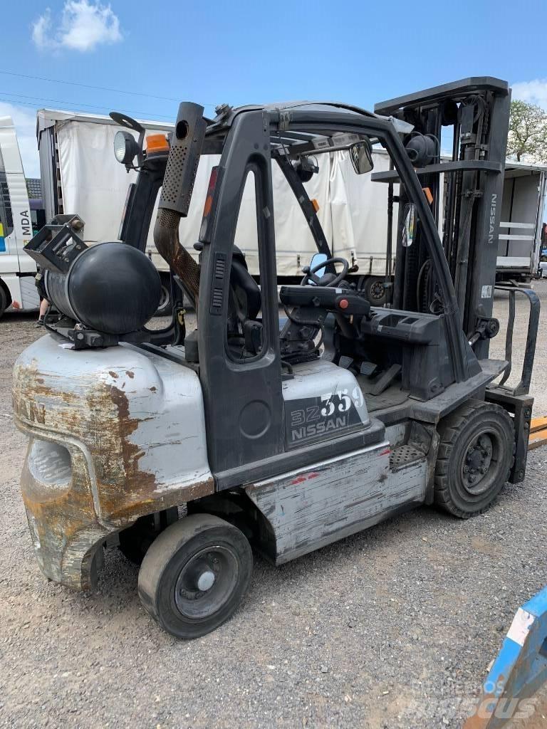 Nissan UG1D2A32LQ Περονοφόρα ανυψωτικά κλαρκ με φυσικό αέριο LPG