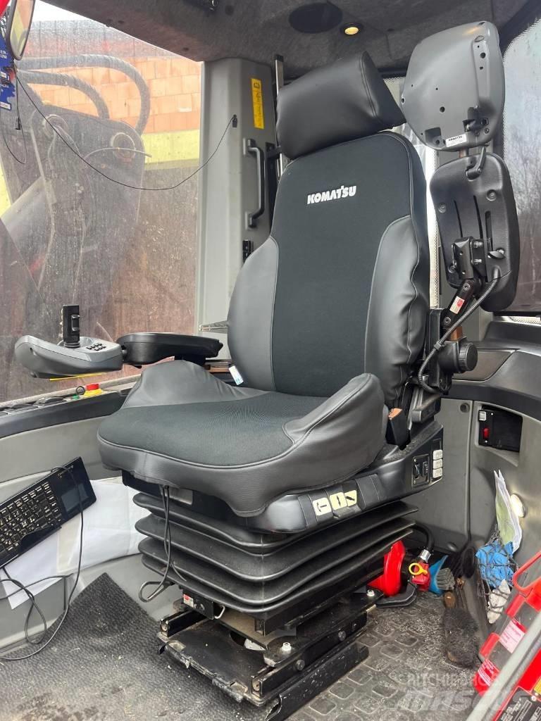 Komatsu 931 XC Θεριζοαλωνιστικές μηχανές