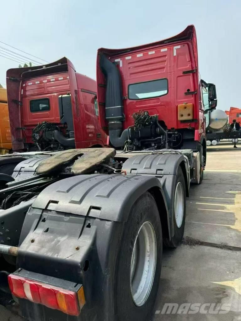 Sinotruk T7H Τράκτορες