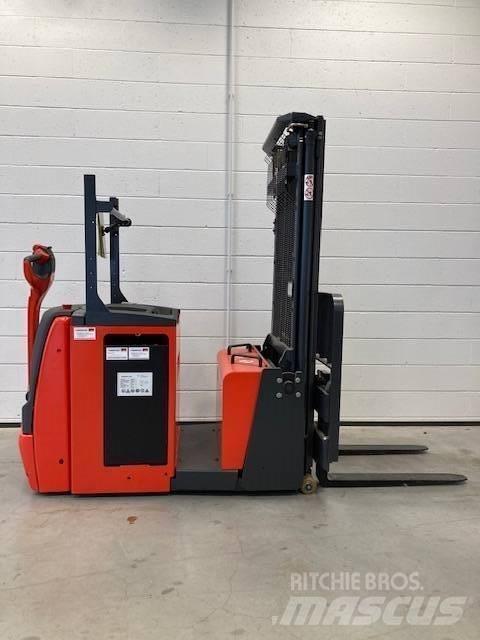 Linde L12AC/1171-01 Παλετοφόρα πεζού χειριστή με ιστό