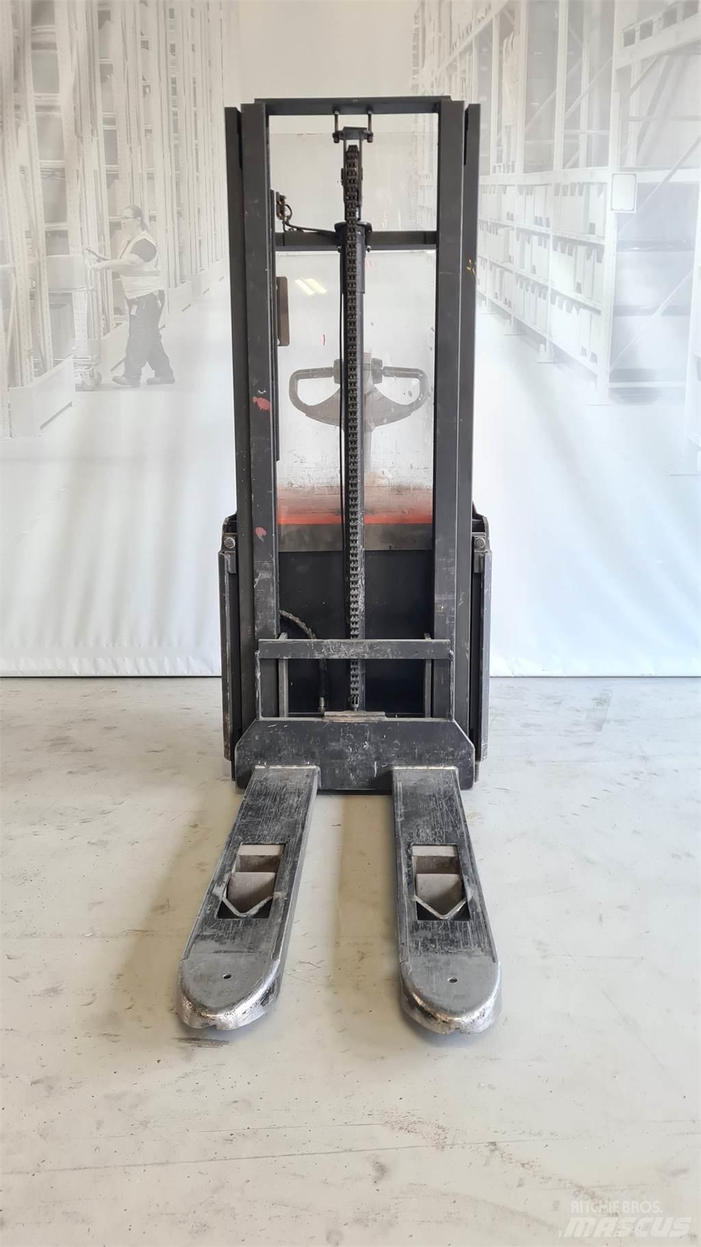 Toyota SWE120 Παλετοφόρα πεζού χειριστή με ιστό