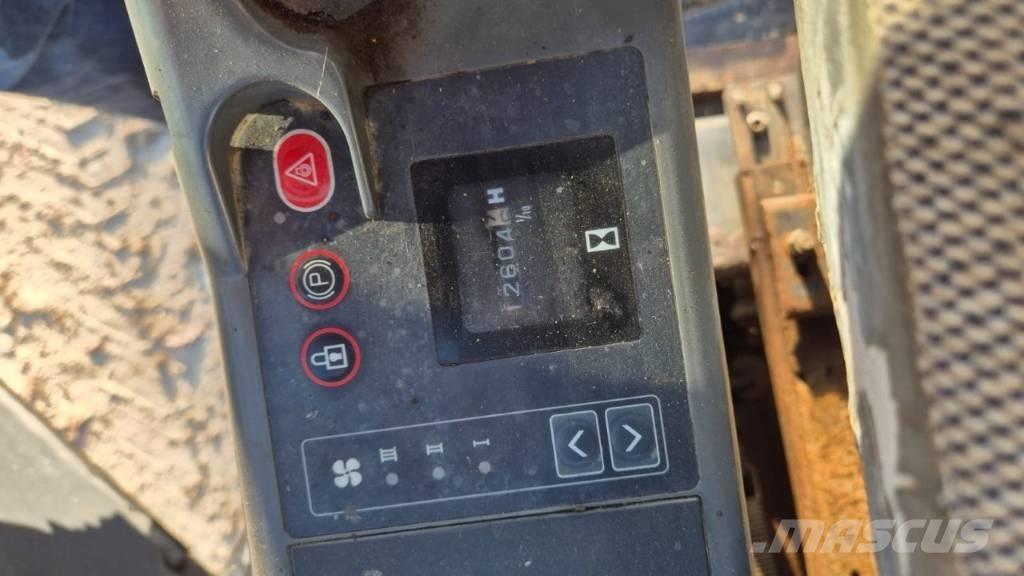 JCB JS 130 Εκσκαφείς με ερπύστριες