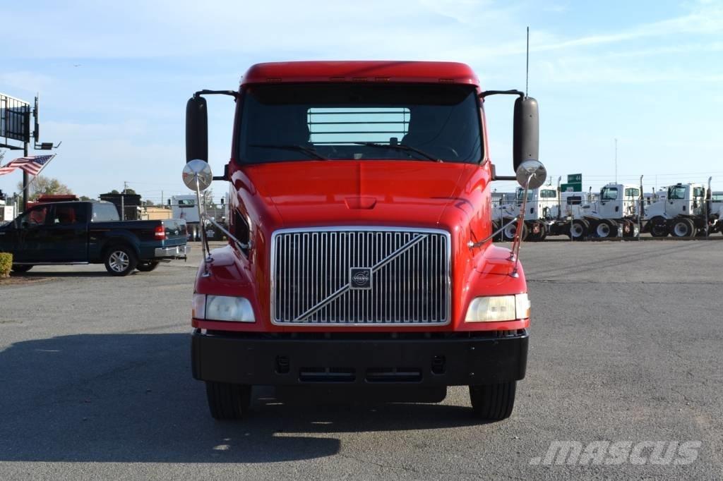 Volvo VNM 42 T200 Τράκτορες