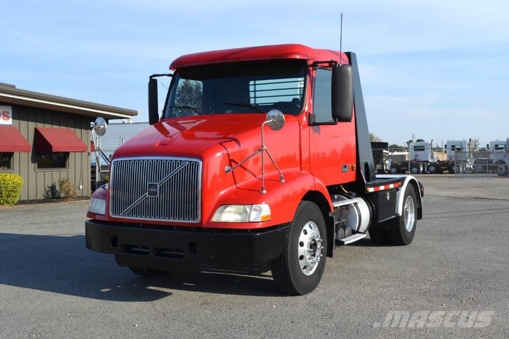 Volvo VNM 42 T200 Τράκτορες