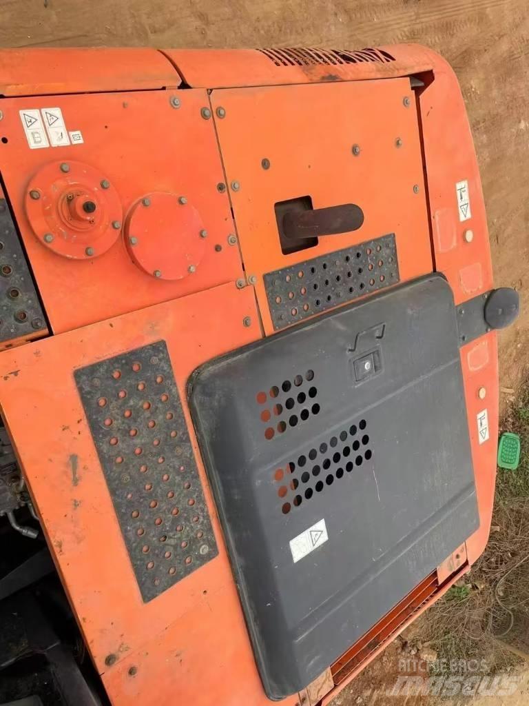 Hitachi ZX 200 Εκσκαφείς με ερπύστριες