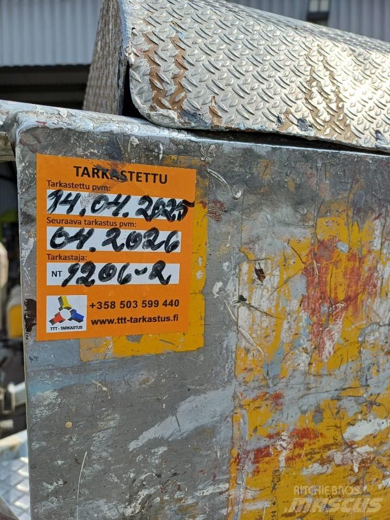 Omme 1250 Εναέριες πλατφόρμες τοποθετημένες σε ρυμούλκα