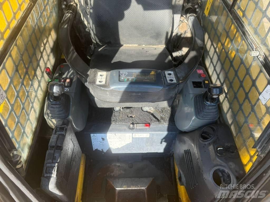 Komatsu SK 820-5 Φορτωτάκια