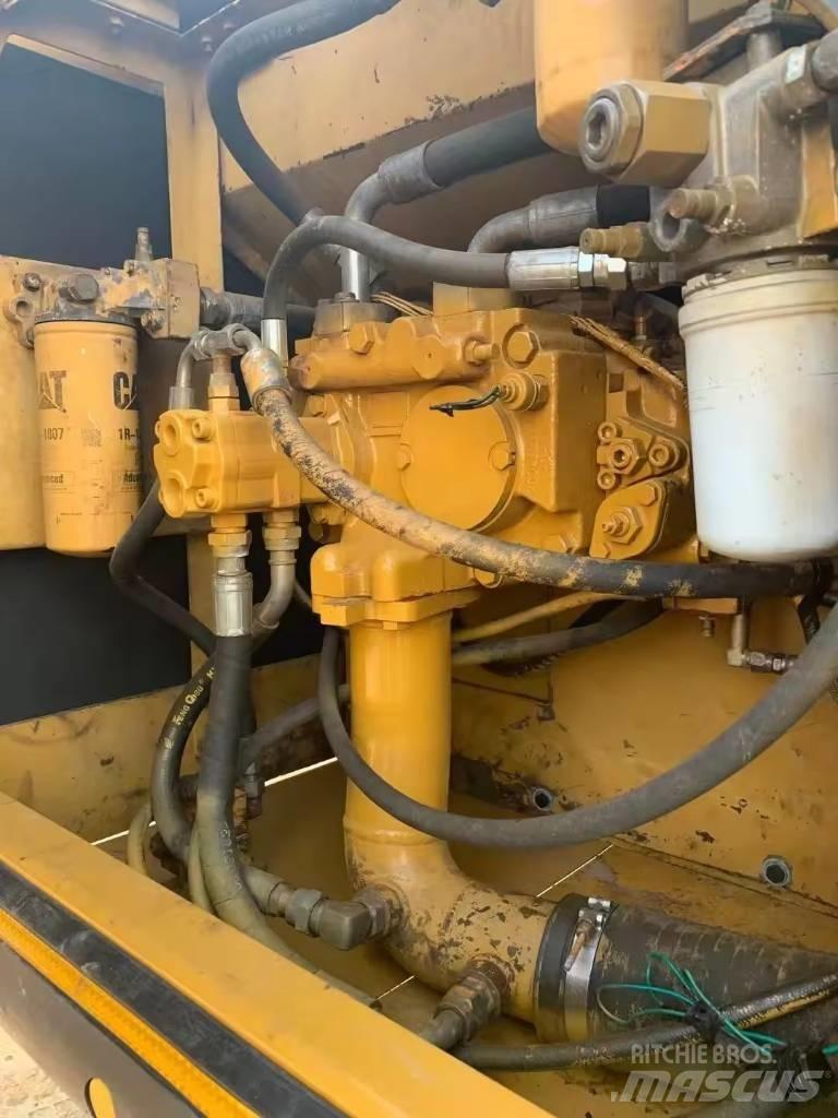 CAT 330 D Εκσκαφείς με ερπύστριες