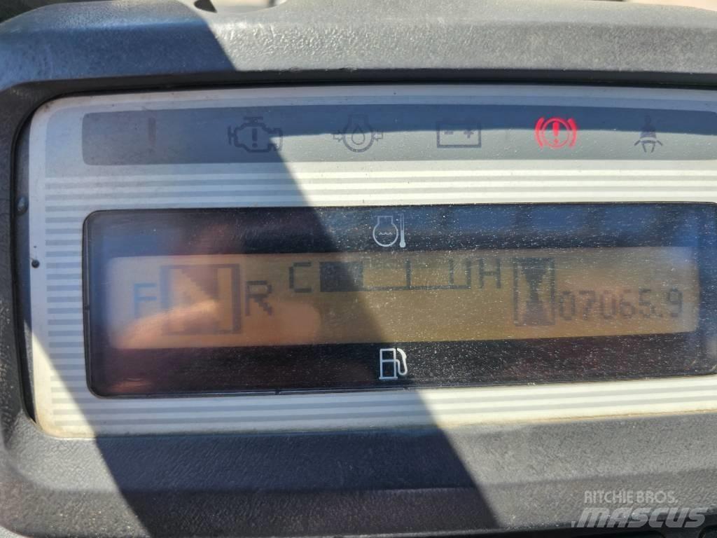 Nissan UG1D2A32LQ Περονοφόρα ανυψωτικά κλαρκ με φυσικό αέριο LPG