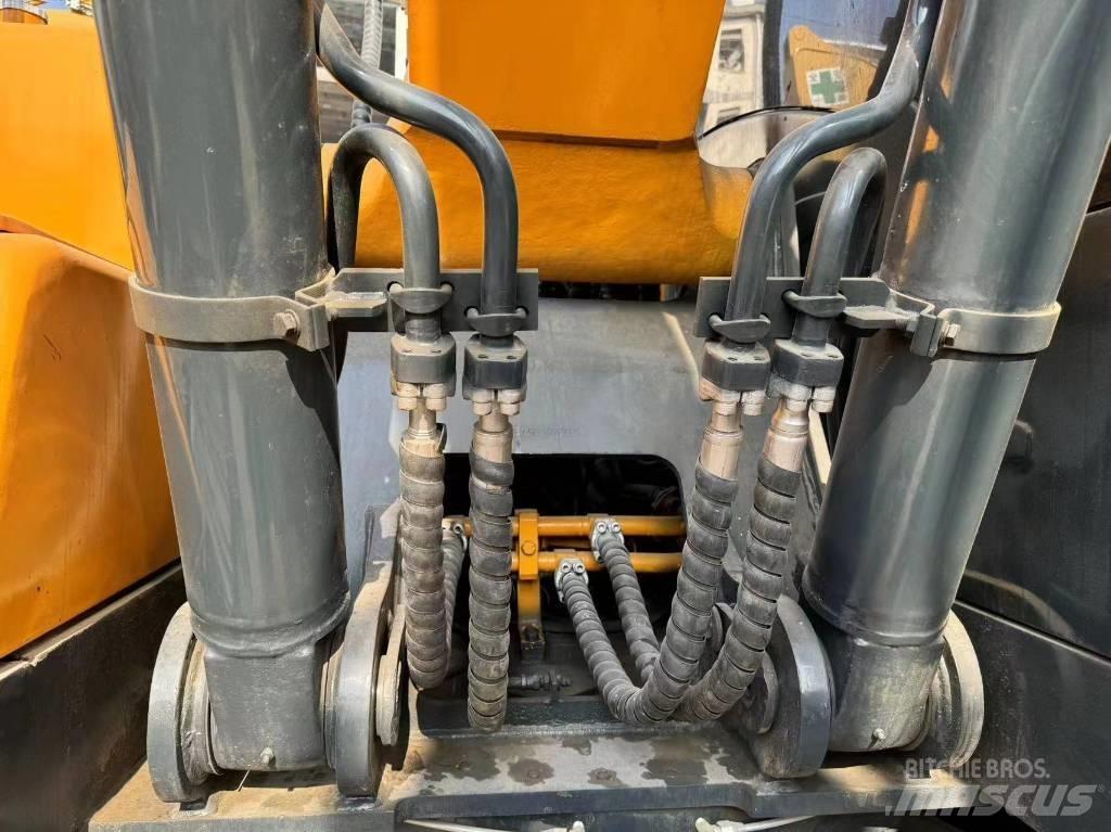 Hyundai R220LC-9S Εκσκαφείς με ερπύστριες