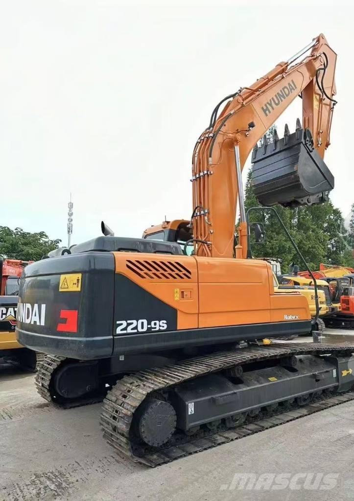 Hyundai 220 Εκσκαφείς με ερπύστριες