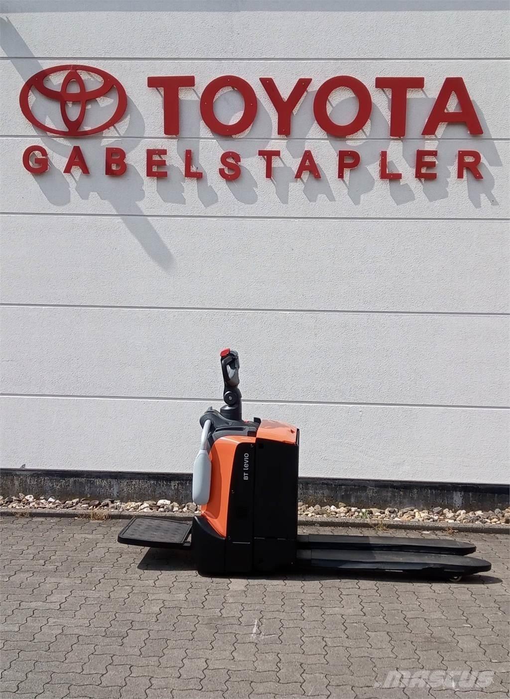 Toyota LPE 220 Παλετοφόρα πεζού χειριστή με ιστό