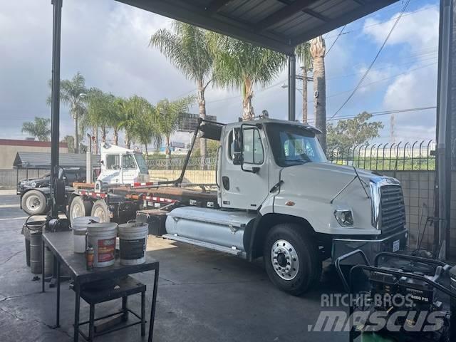 Freightliner 114SD Φορτηγά με γερανό & γάτζο