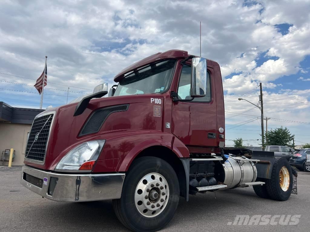 Volvo VNL 42 T300 Τράκτορες