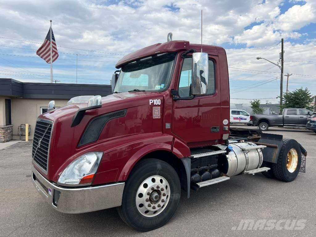 Volvo VNL 42 T300 Τράκτορες