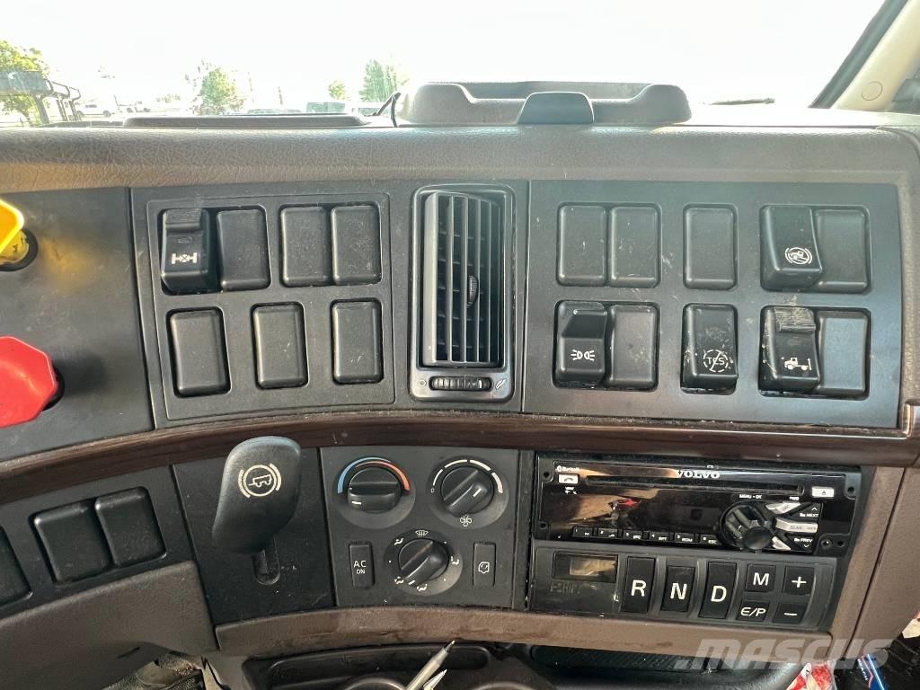Volvo VNL 42 T300 Τράκτορες
