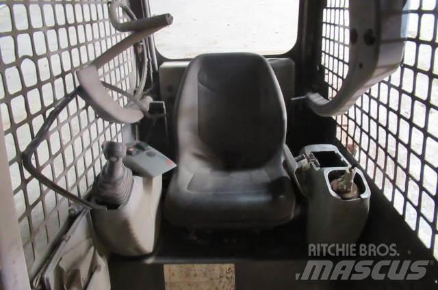 Komatsu SK714 Καμπίνες και εσωτερικό