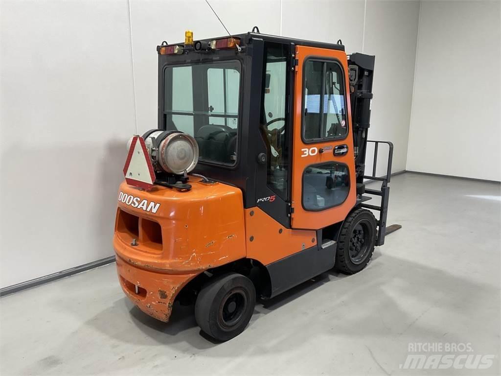Doosan G30E-5 Περονοφόρα ανυψωτικά κλαρκ με φυσικό αέριο LPG