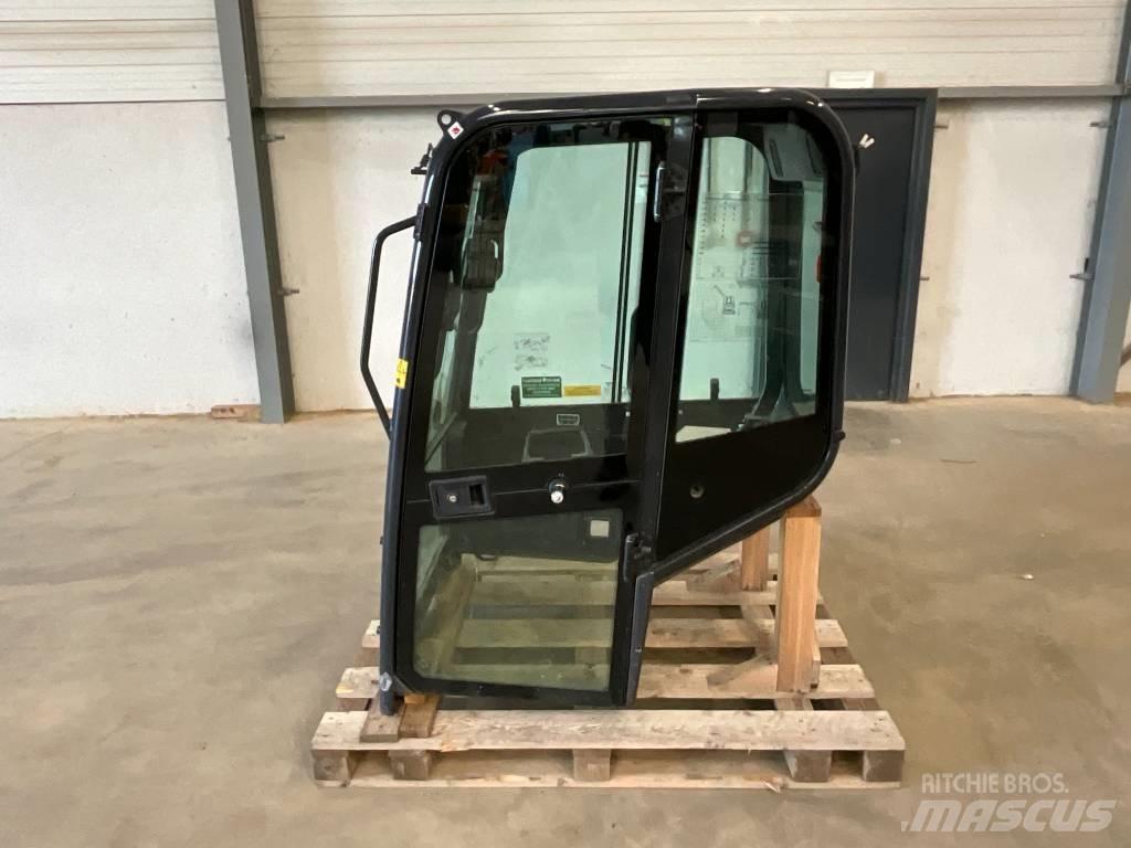 Kubota U 27-4 Καμπίνες και εσωτερικό