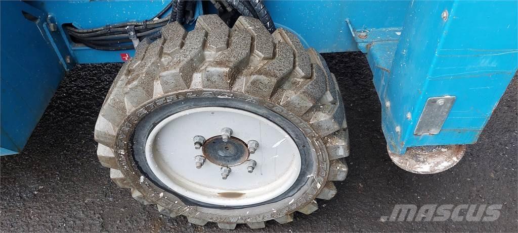  CX15, 4x4 Ανυψωτήρες ψαλιδωτής άρθρωσης