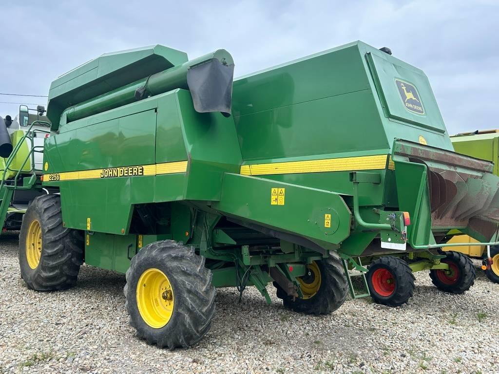 John Deere 2256 Θεριζοαλωνιστικές μηχανές